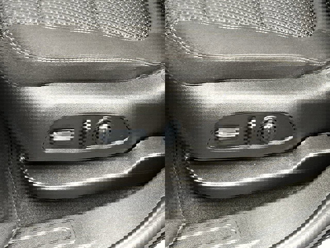 Certified 2023 GMC Acadia SLE w/ Driver Convenience Package image 12