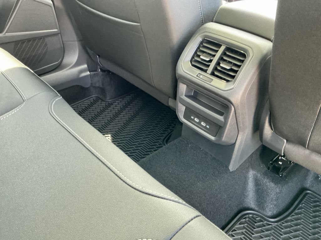 New 2026 Volkswagen Taos SE AWD/4WD image 18