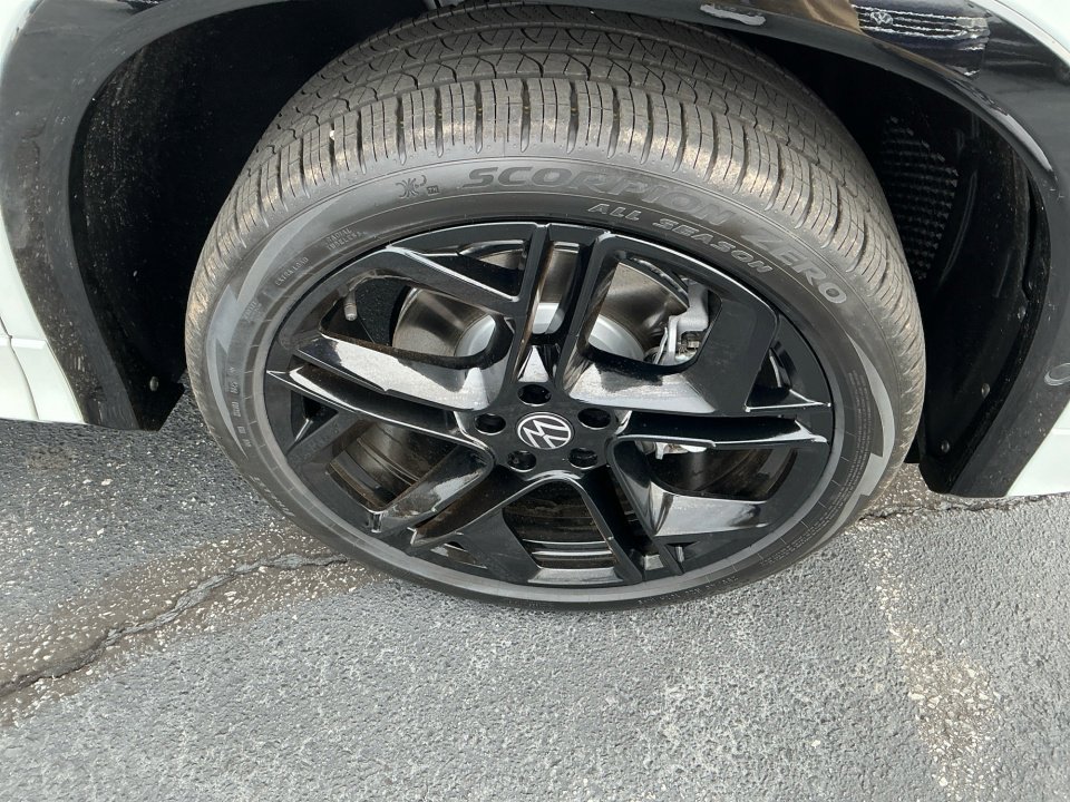 New 2026 Volkswagen Tiguan SE R-Line AWD/4WD image 24