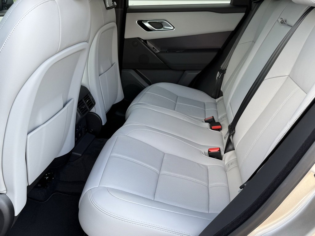 New 2026 Land Rover Range Rover Velar Dynamic SE image 32