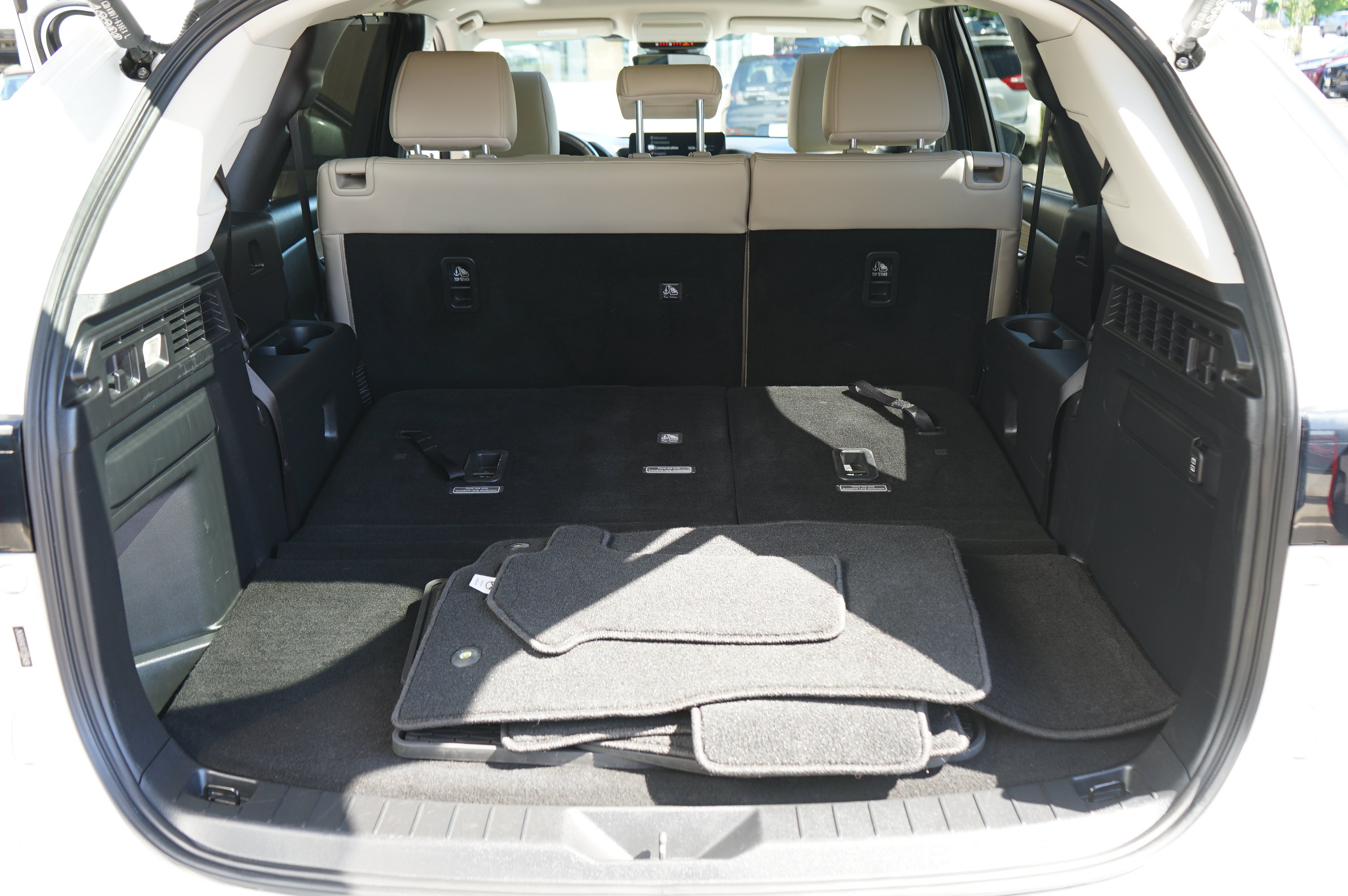 Certified 2024 MAZDA CX-90 Plug-In Hybrid w/ Preferred AWD/4WD image 29
