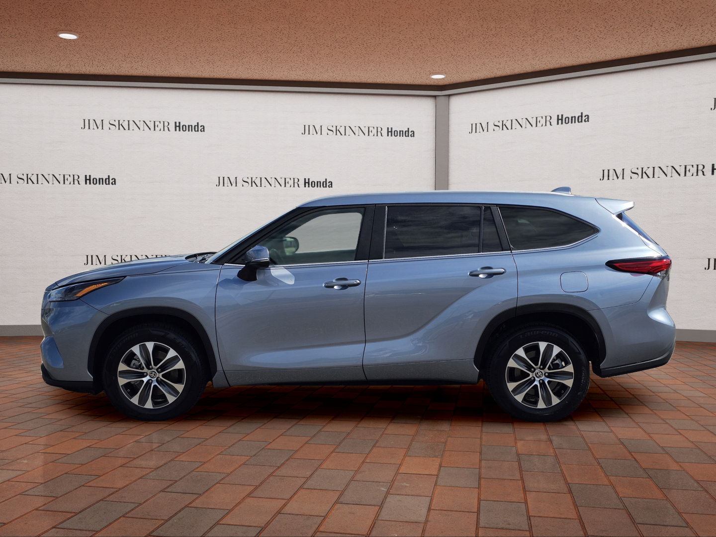 Used 2023 Toyota Highlander XLE FWD image 13