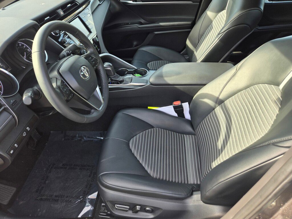 Used 2020 Toyota Camry SE FWD image 13