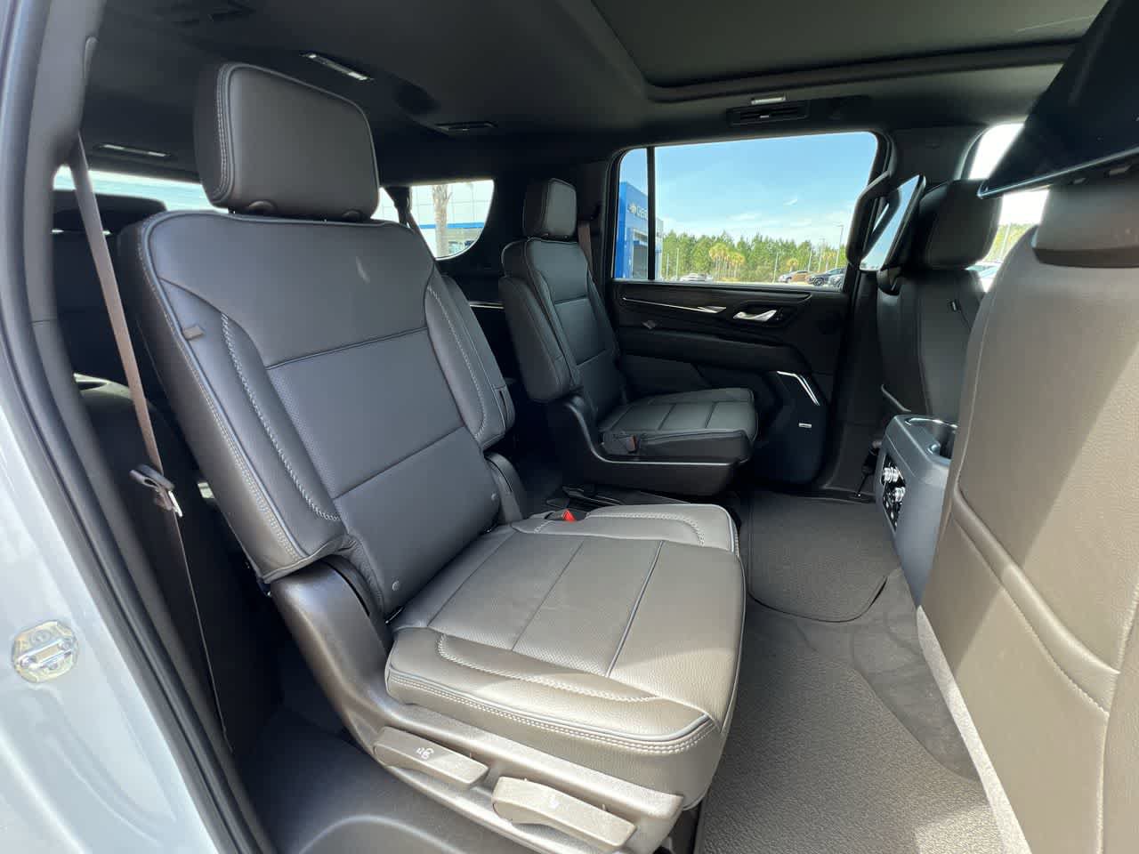 Used 2024 GMC Yukon XL Denali w/ Advanced Technology Package image 28