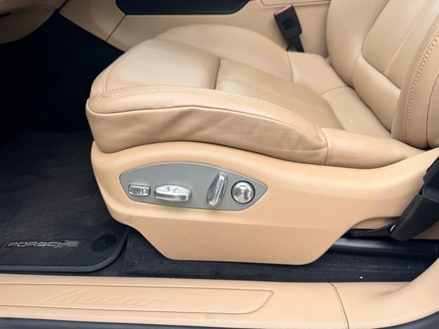 Used 2025 Porsche Macan AWD/4WD image 16