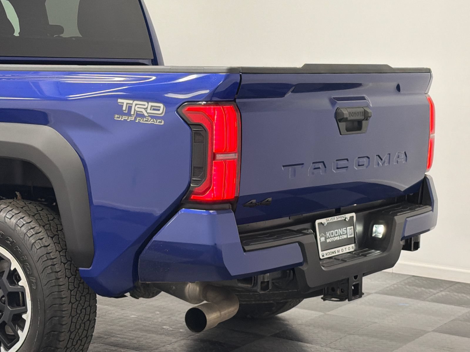 Used 2024 Toyota Tacoma TRD Off-Road AWD/4WD image 7