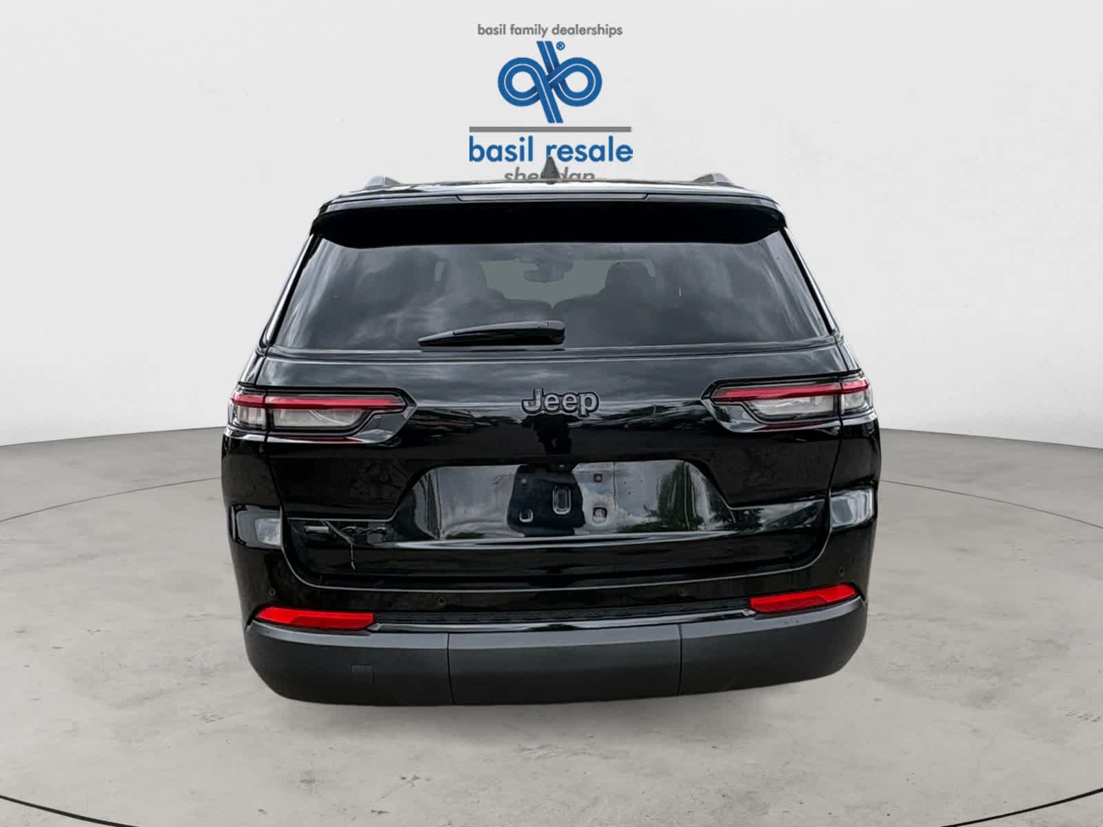 Used 2023 Jeep Grand Cherokee L Laredo AWD/4WD image 6