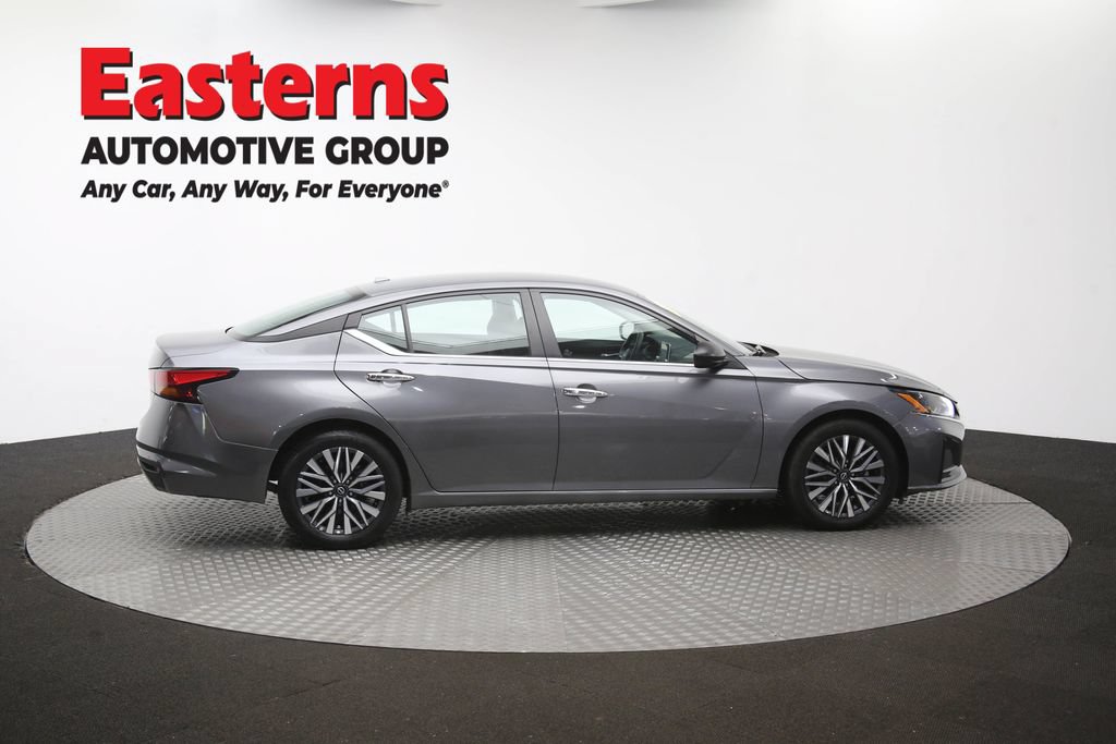 Used 2025 Nissan Altima 2.5 SV FWD image 44