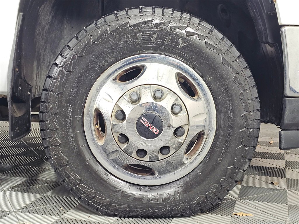 Used 2011 GMC Sierra 3500 SLT w/ SLT Convenience Package image 9