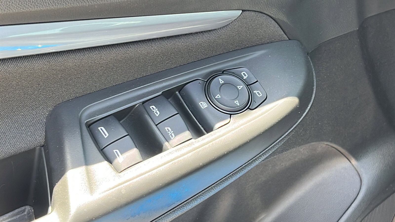 Used 2023 Chevrolet Bolt EUV LT w/ Comfort Package image 12