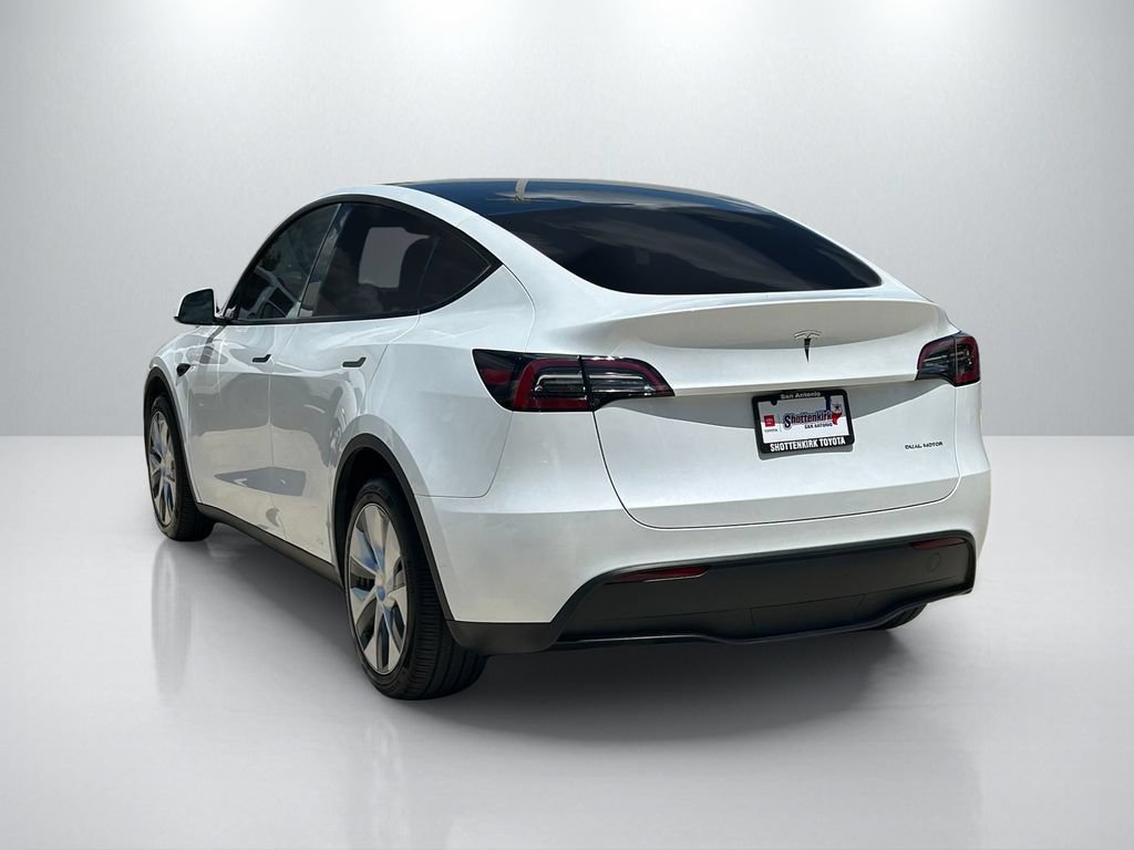Used 2024 Tesla Model Y Long Range AWD/4WD image 7