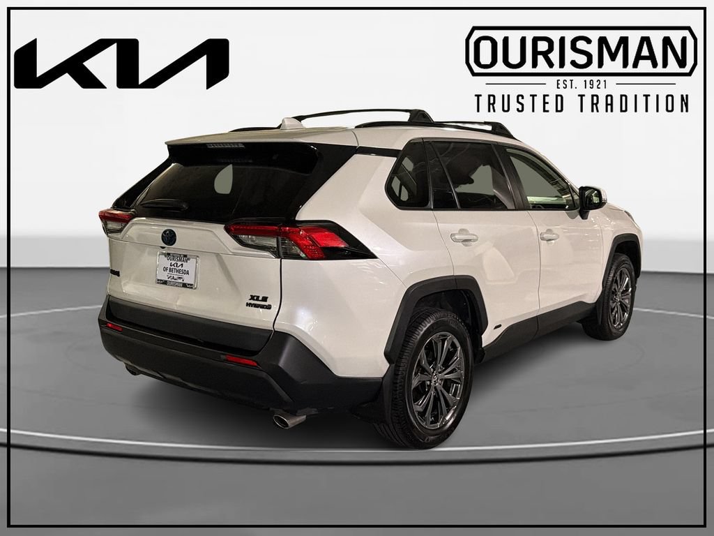 Used 2022 Toyota RAV4 XLE Premium AWD/4WD image 4