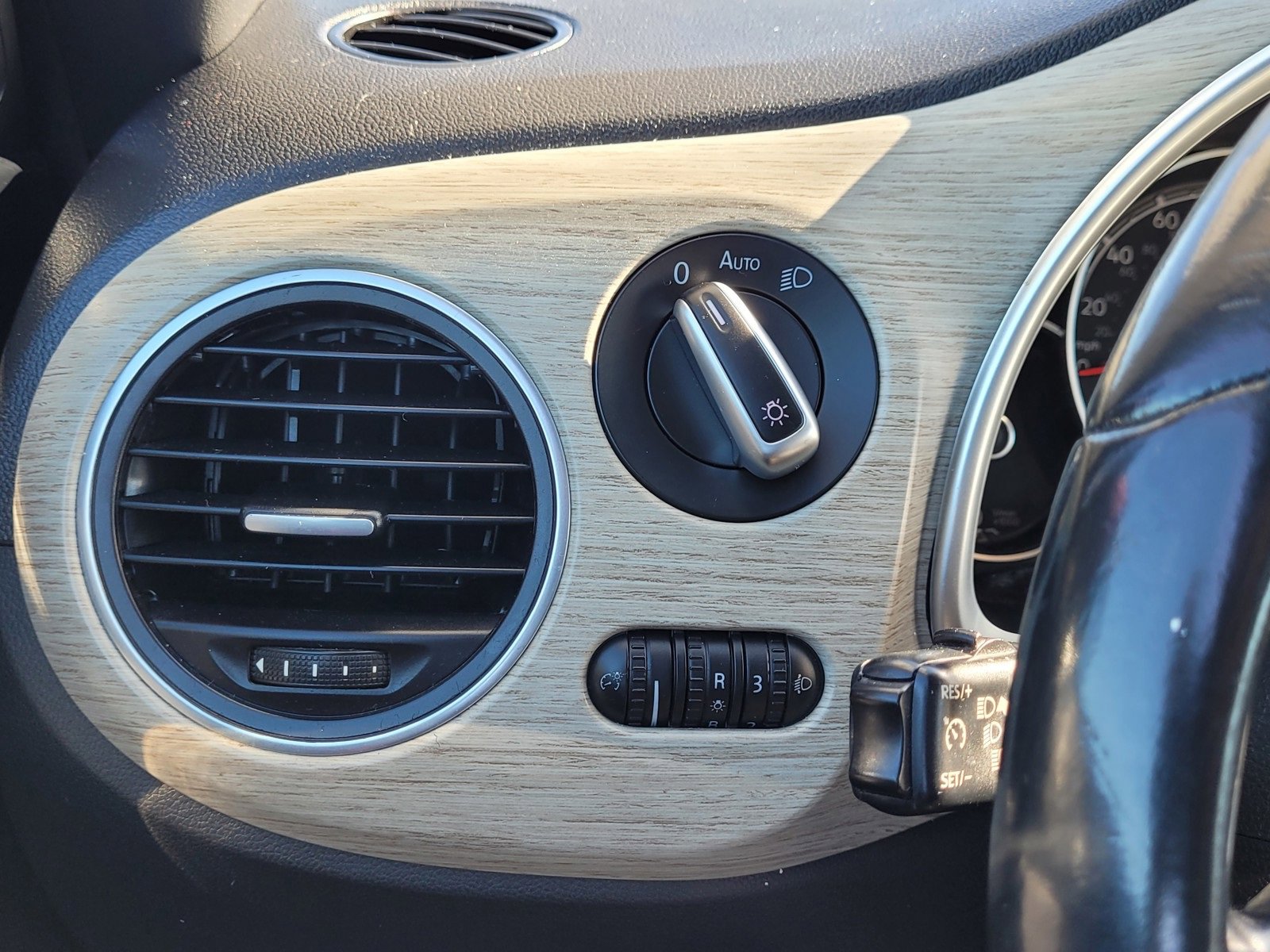 Used 2018 Volkswagen Beetle 2.0T S image 16