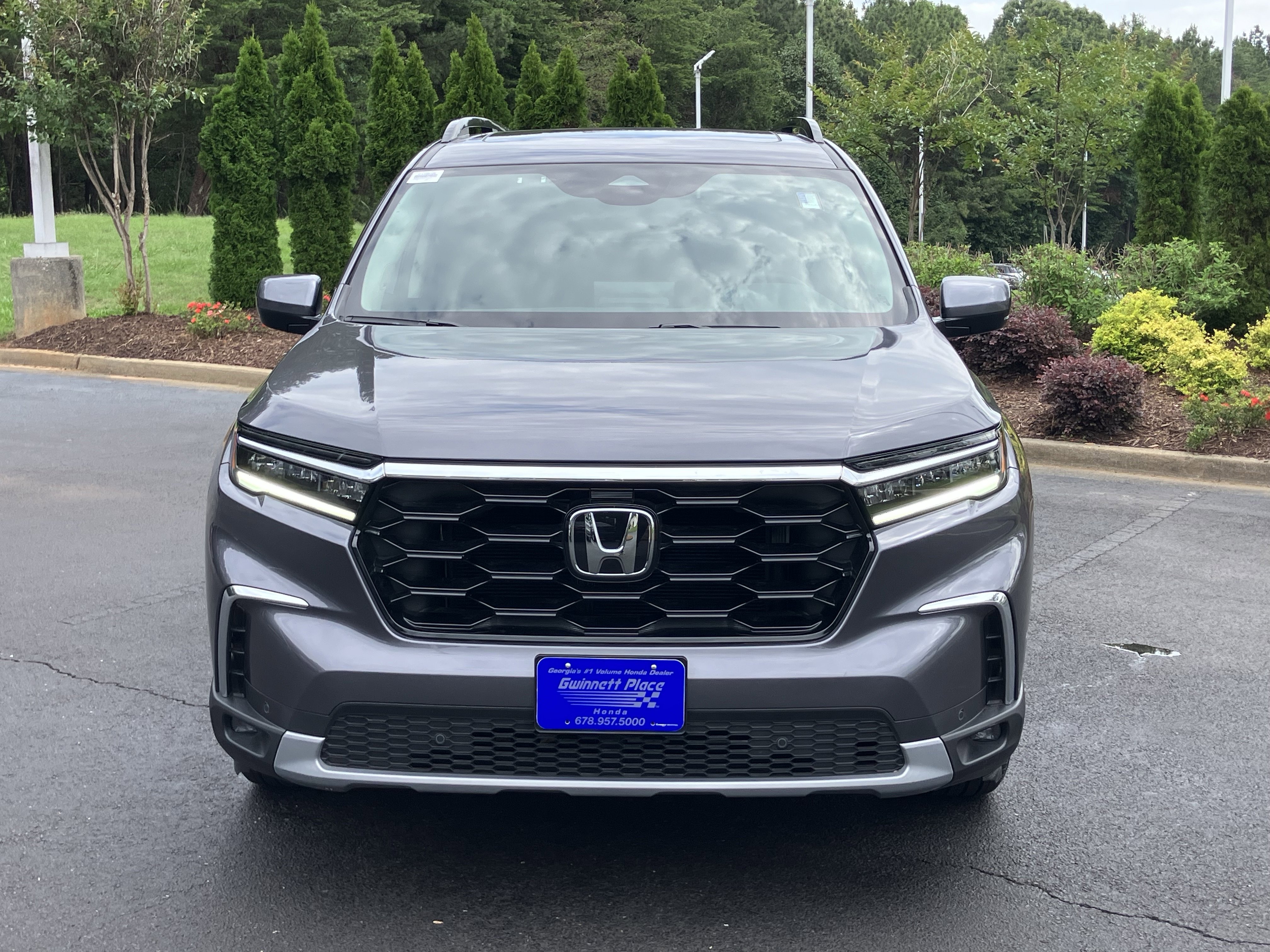 Used 2025 Honda Pilot Touring image 3