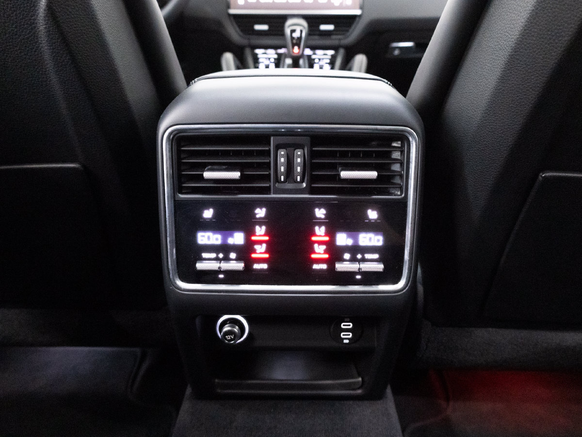 Certified 2023 Porsche Cayenne Turbo S AWD/4WD image 32