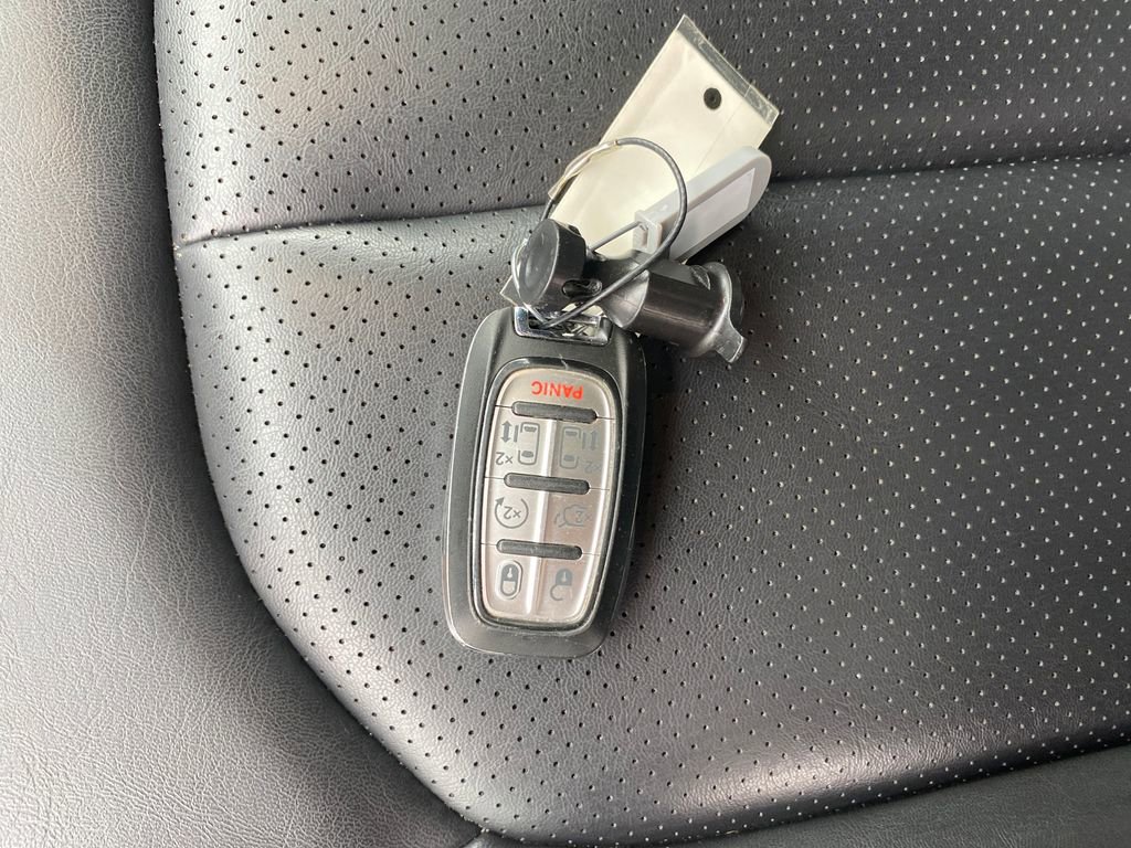Used 2023 Chrysler Pacifica Touring-L FWD image 29