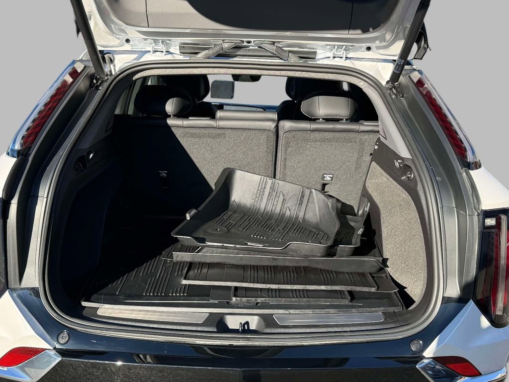 Used 2025 Cadillac Optiq Luxury 2 w/ LPO, Floor Liner Package AWD/4WD image 17