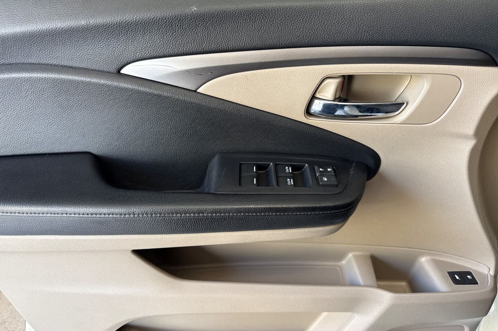 Used 2017 Honda Pilot EX-L image 12