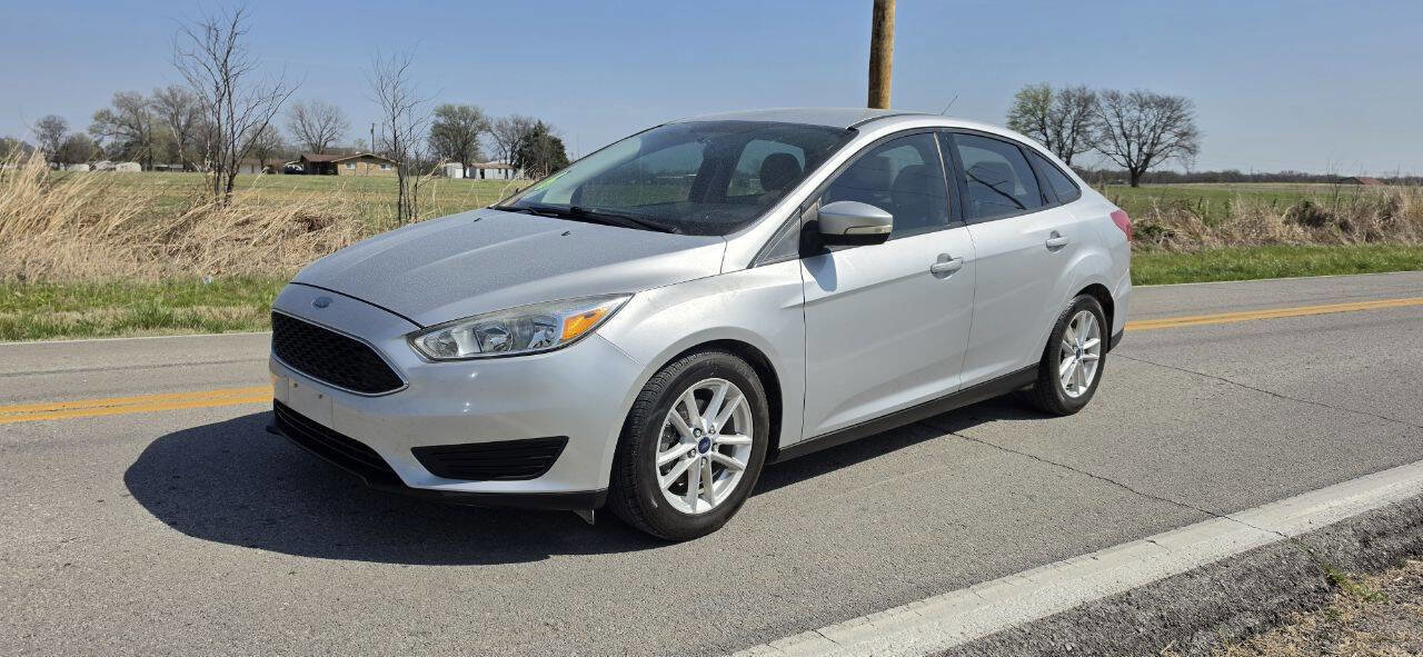 Used 2017 Ford Focus SE FWD image 2