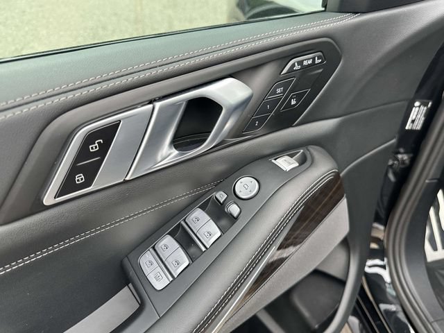 Certified 2025 BMW X7 M60i w/ Climate Comfort Package AWD/4WD image 24