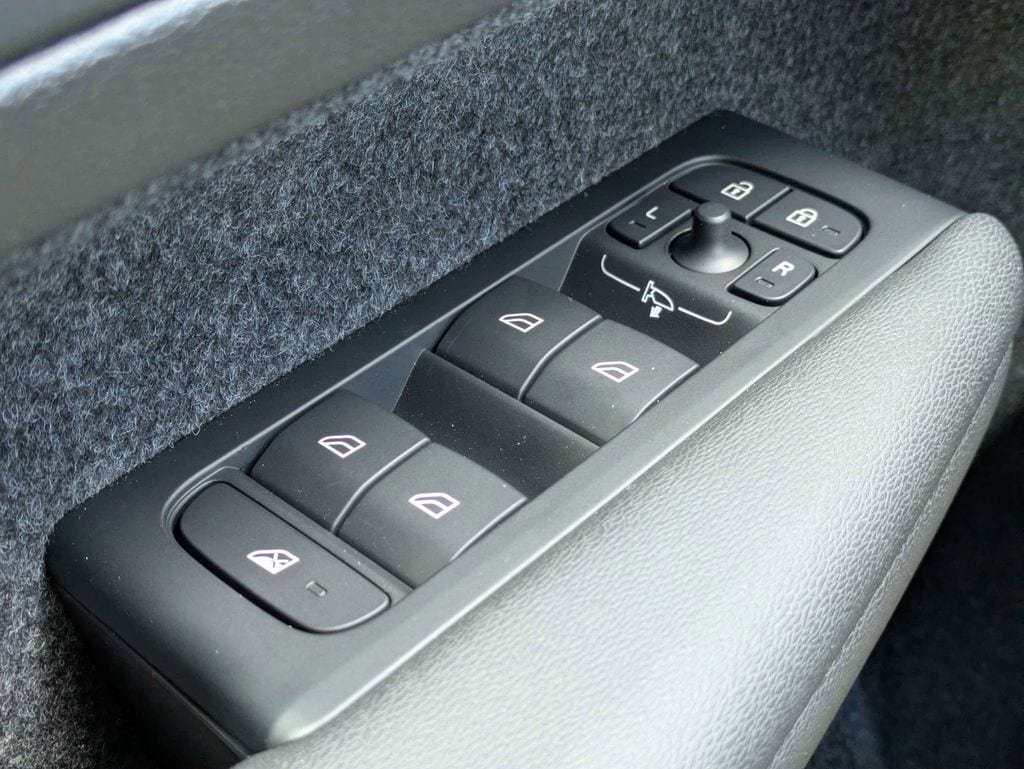New 2026 Volvo XC40 B4 Core w/ Climate Package FWD image 30