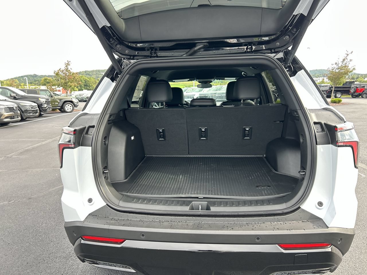 New 2027 Chevrolet Equinox RS w/ Convenience Package III AWD/4WD image 10