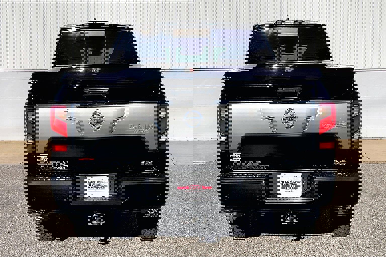 Used 2022 Nissan Titan Platinum Reserve w/ Moonroof Package image 5