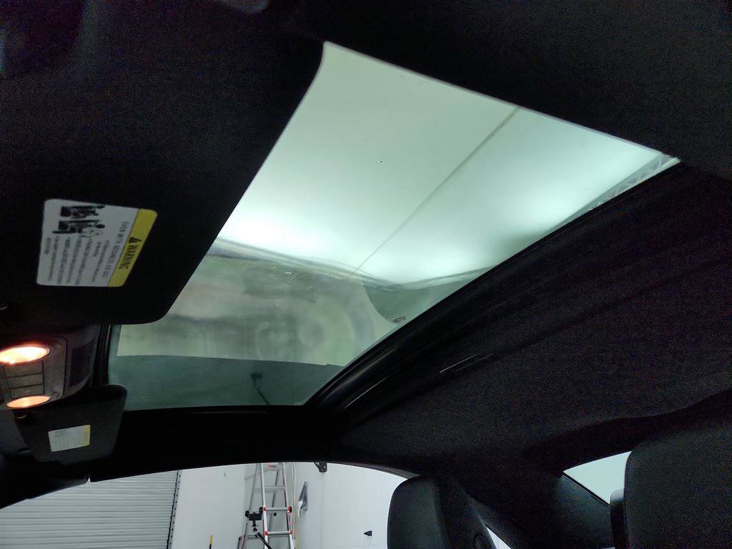 Used 2013 Volkswagen Eos w/ Sport Package image 19