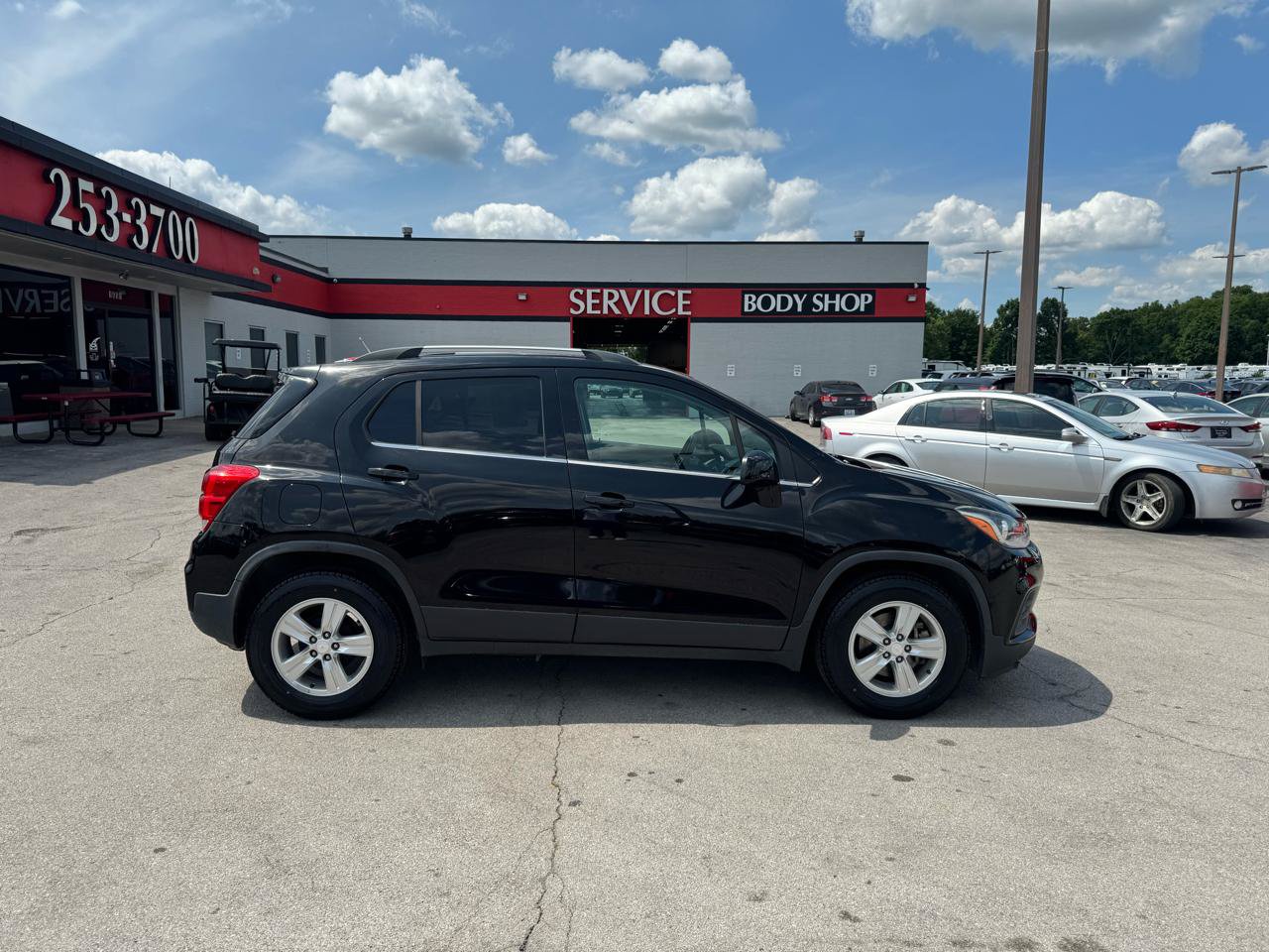 Used 2017 Chevrolet Trax LT FWD image 2