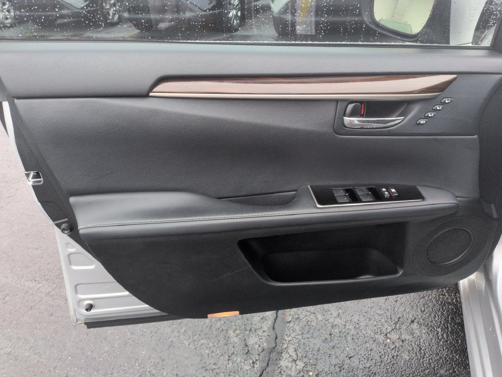 Used 2017 Lexus ES 350 w/ Premium Package FWD image 11