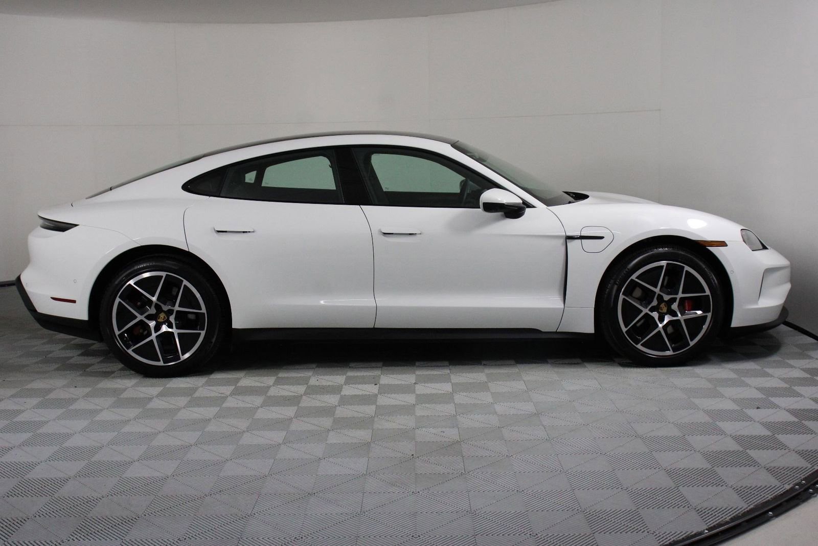 Certified 2025 Porsche Taycan 4S image 8