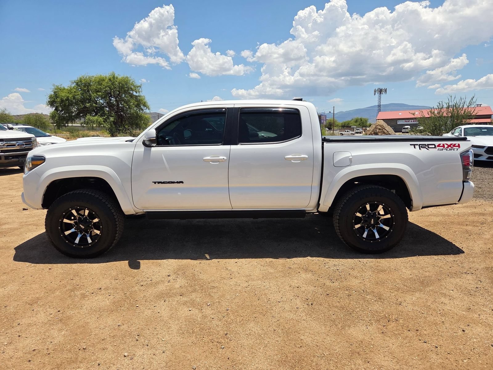 Used 2020 Toyota Tacoma TRD Sport w/ TRD Premium Sport Package AWD/4WD image 10
