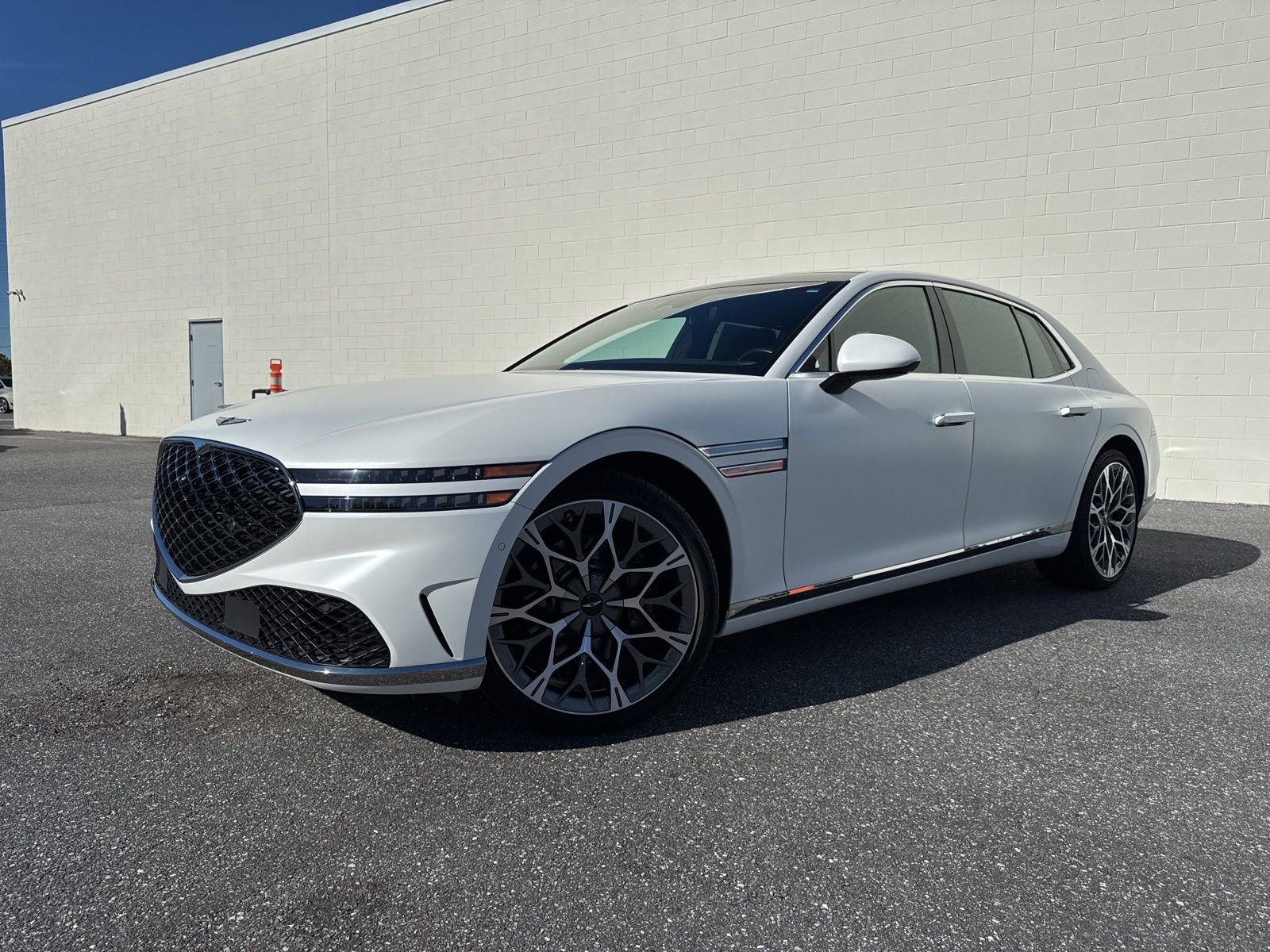 Used 2023 Genesis G90 3.5T image 3