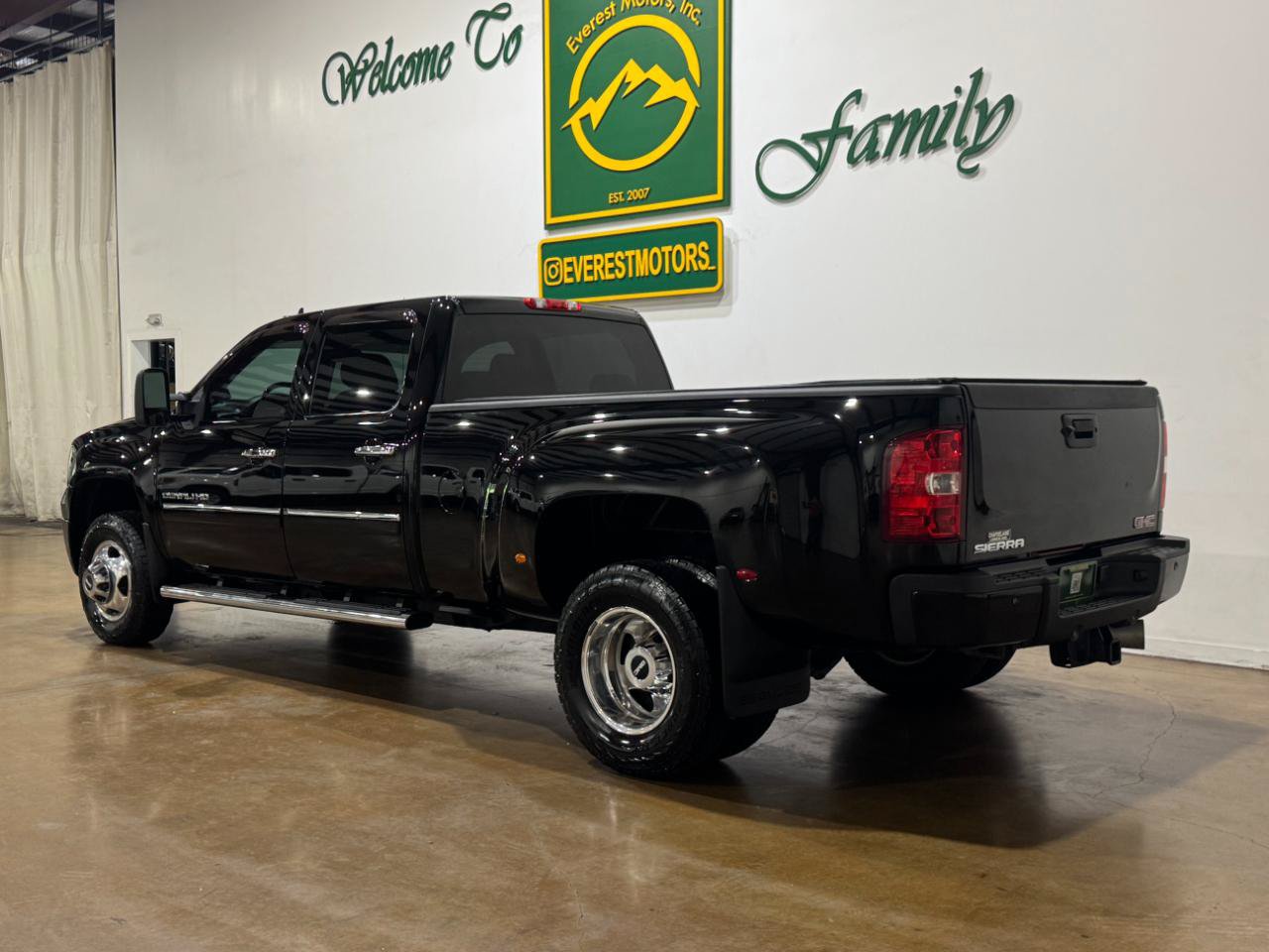 Used 2011 GMC Sierra 3500 Denali AWD/4WD image 5