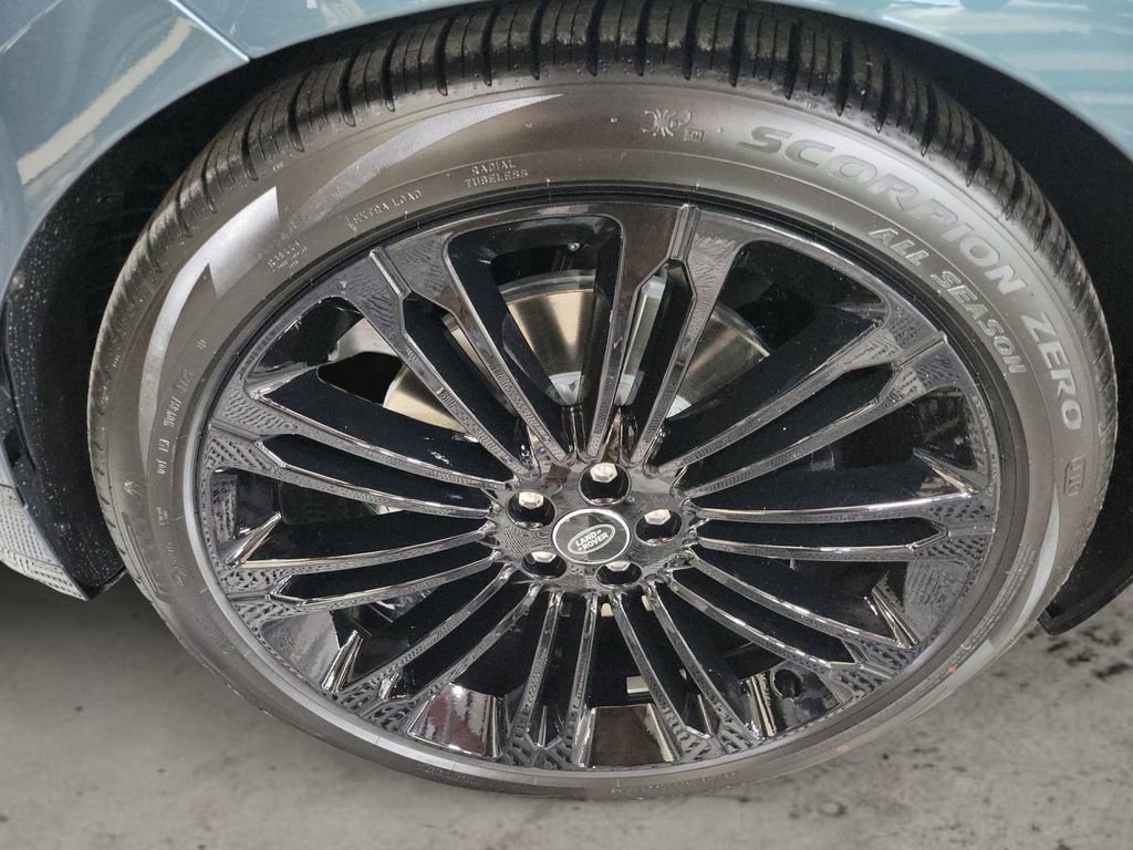 New 2026 Land Rover Range Rover Velar Dynamic SE image 9