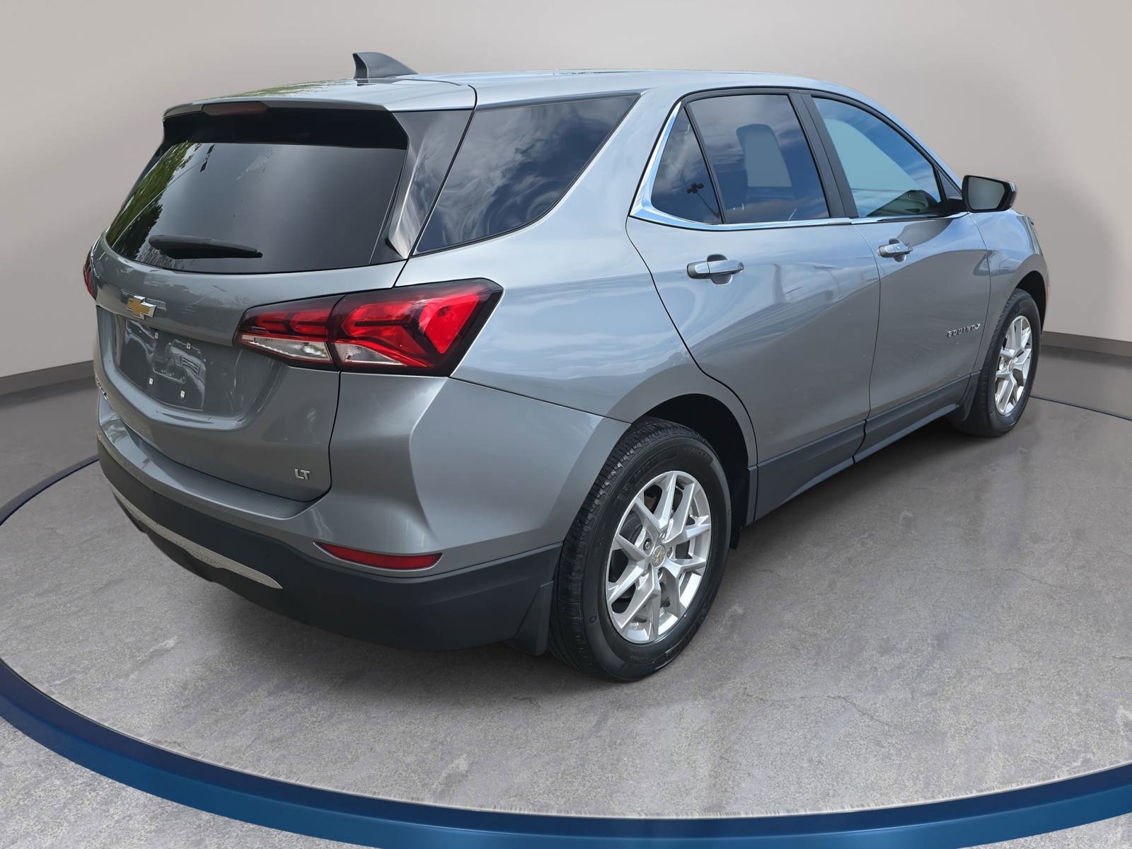 Used 2023 Chevrolet Equinox LT w/ LPO, Floor Liner Package image 5