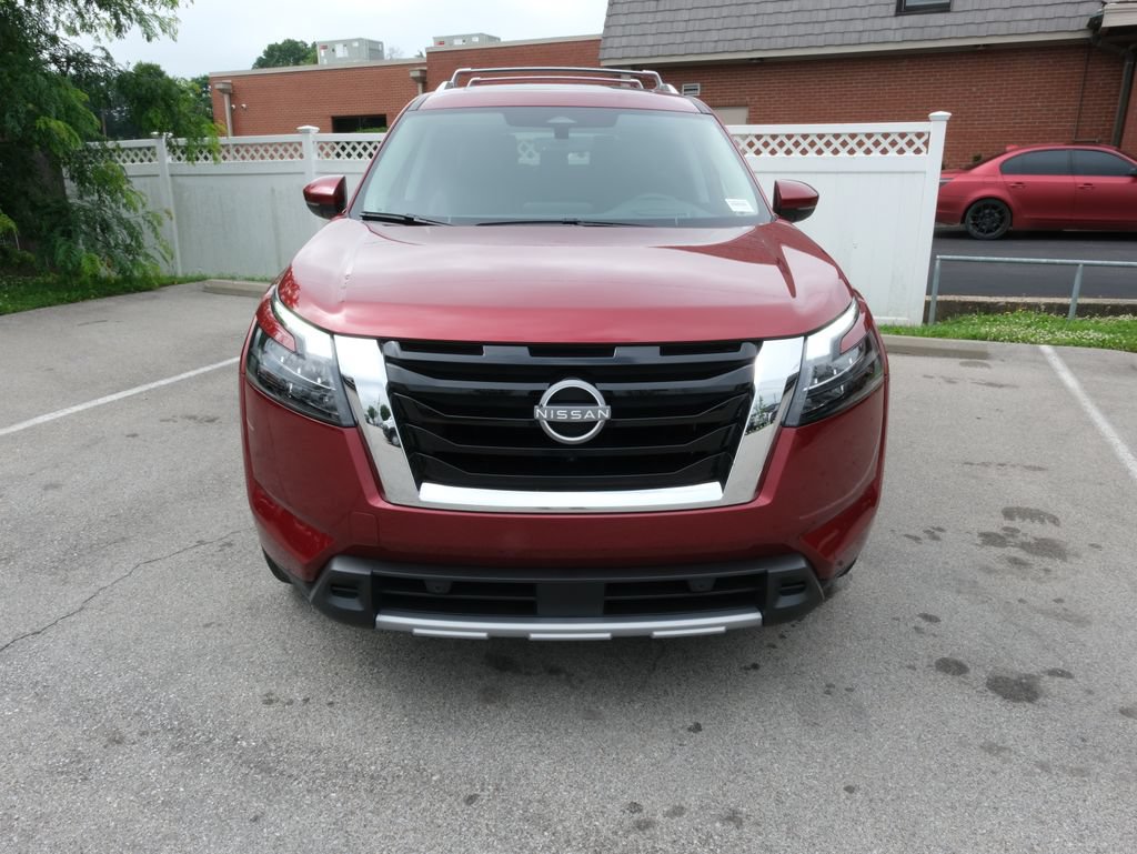 Used 2025 Nissan Pathfinder Platinum AWD/4WD image 12