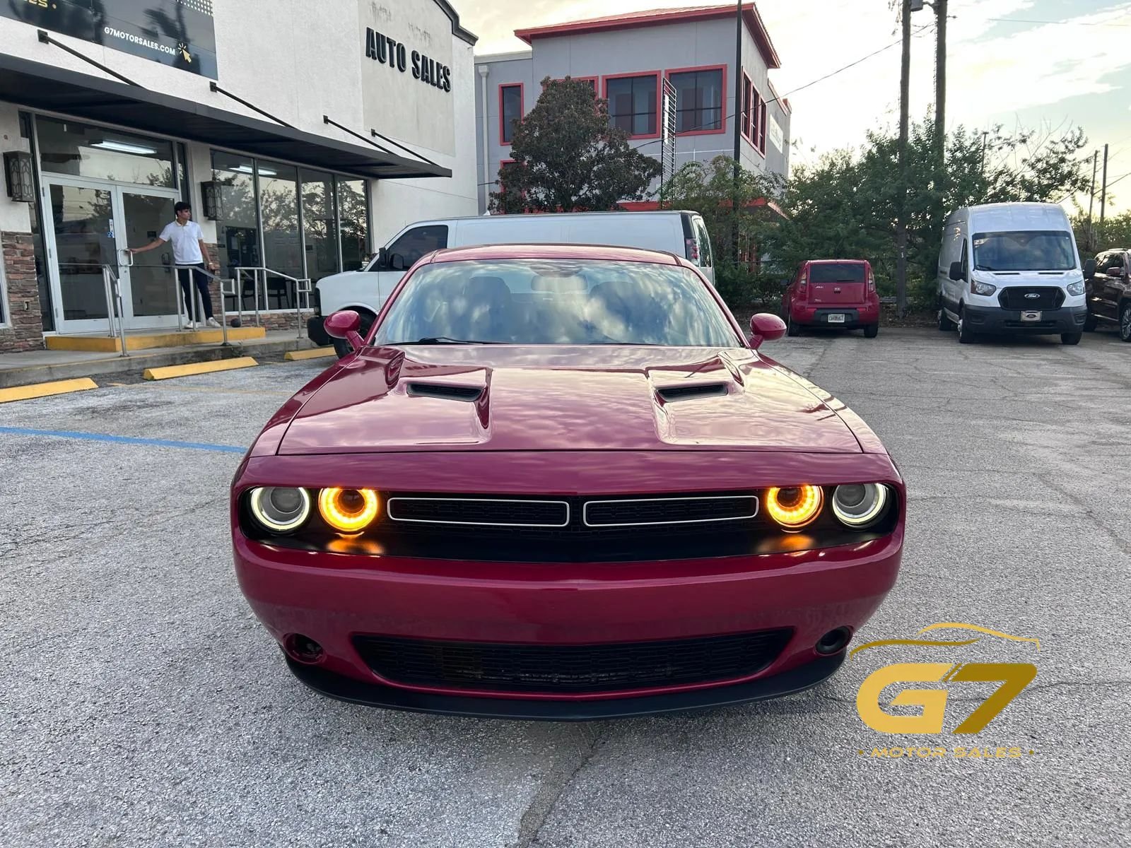 Used 2017 Dodge Challenger SXT RWD image 2