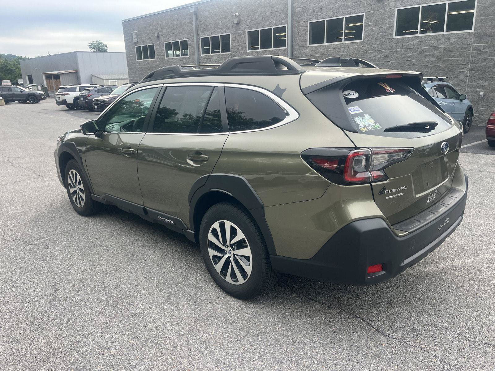 Certified 2025 Subaru Outback Premium AWD/4WD image 7