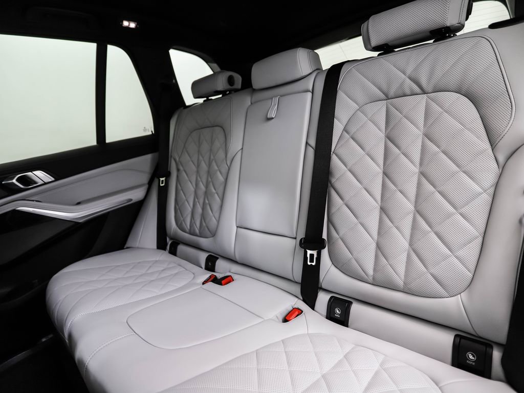 New 2026 BMW X5 xDrive40i w/ M Sport Package image 24