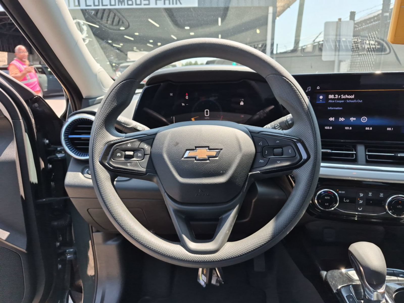 Used 2025 Chevrolet Trax LT FWD image 8