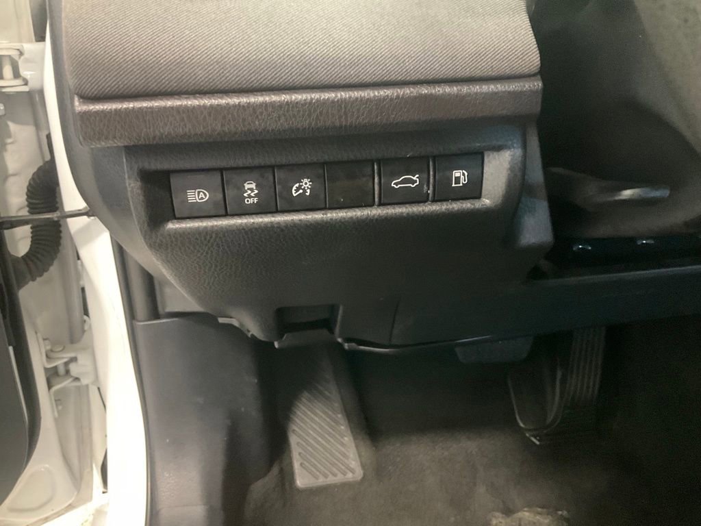 Used 2025 Toyota Camry LE image 13
