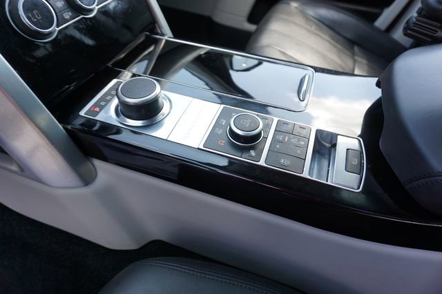Used 2015 Land Rover Range Rover HSE image 17