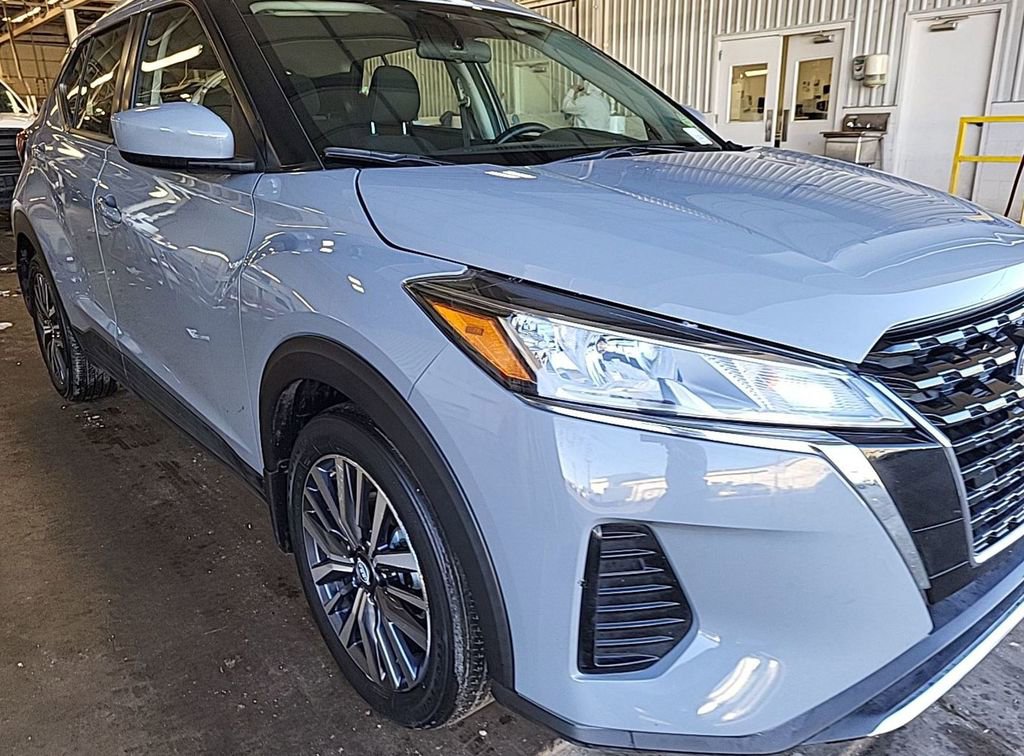 Used 2024 Nissan Kicks SV image 2