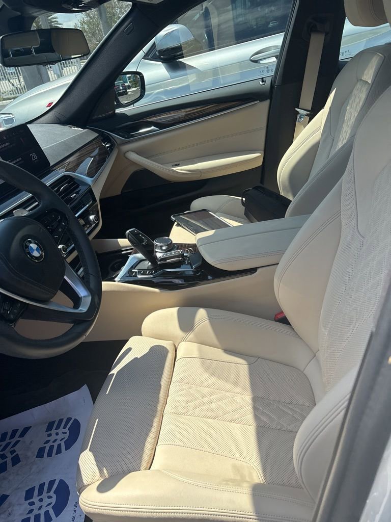 Used 2023 BMW 540i w/ Premium Package image 4