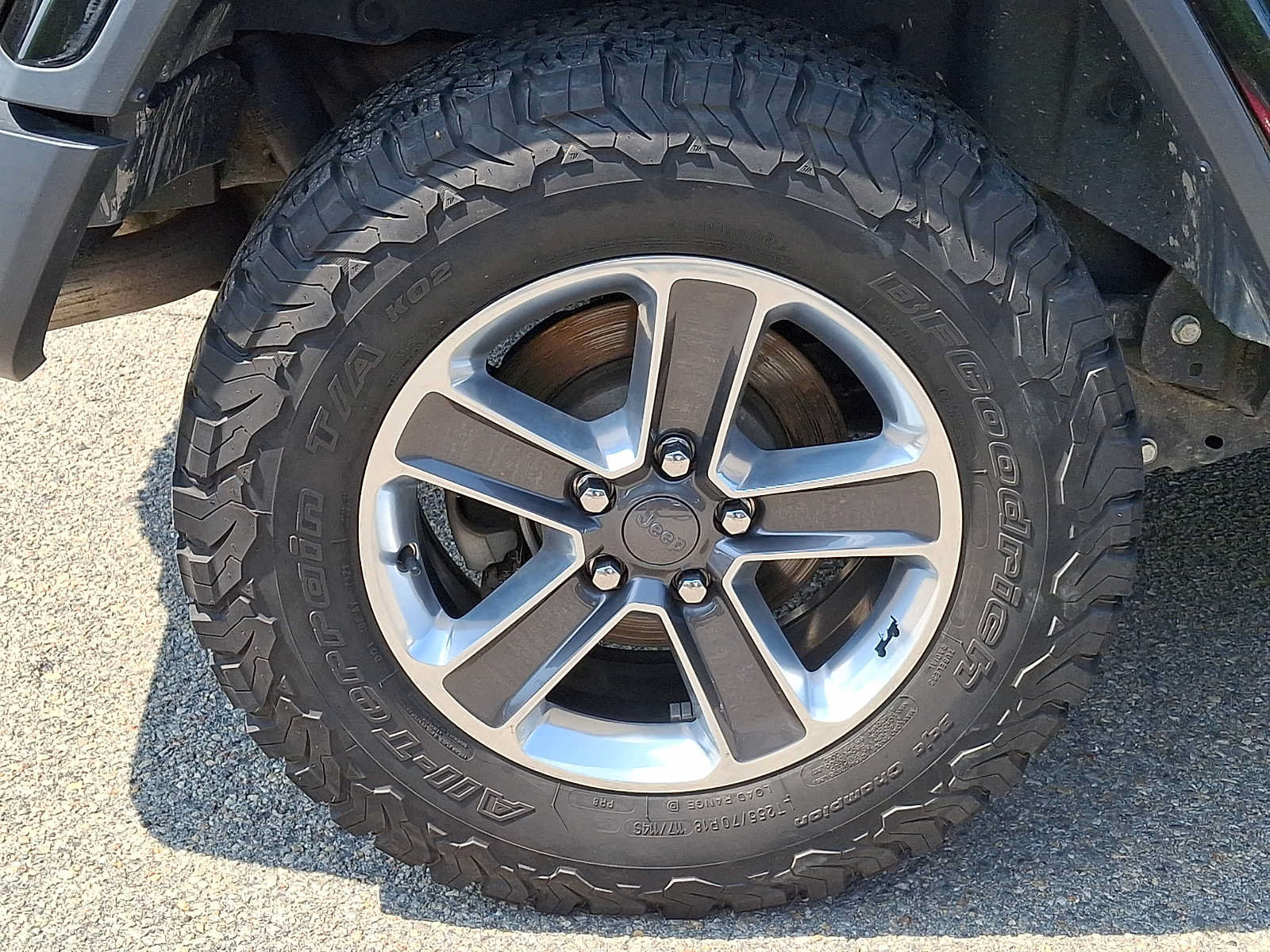Used 2018 Jeep Wrangler Unlimited Sahara AWD/4WD image 7
