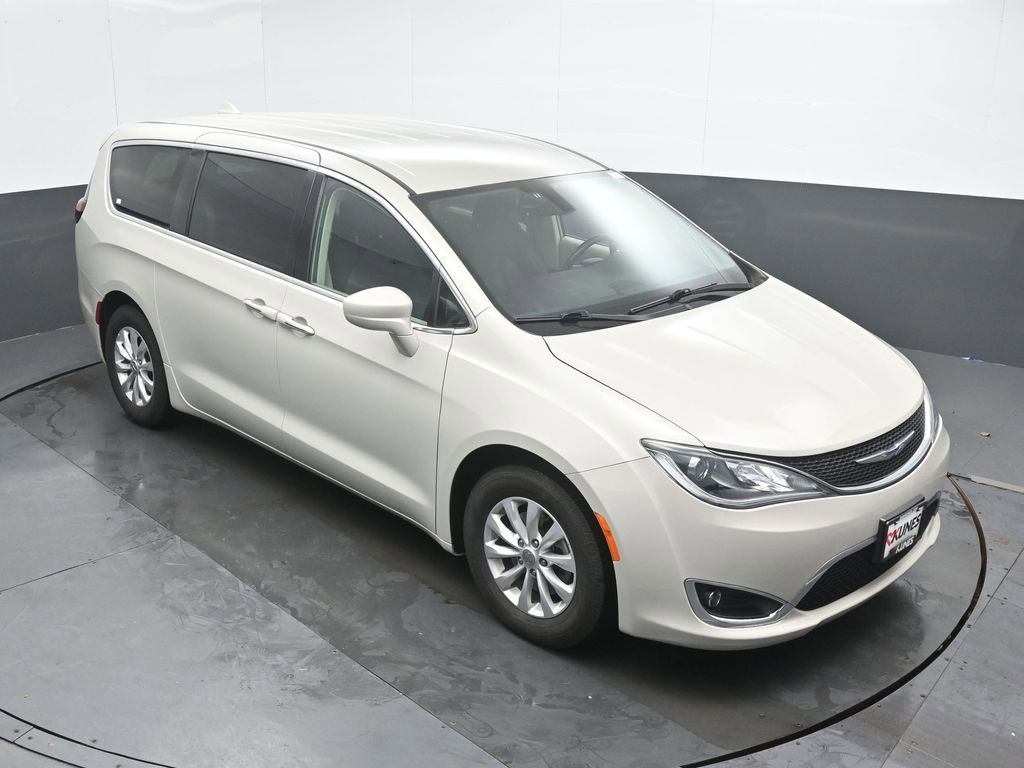 Used 2019 Chrysler Pacifica Touring Plus w/ Cold Weather Group image 36