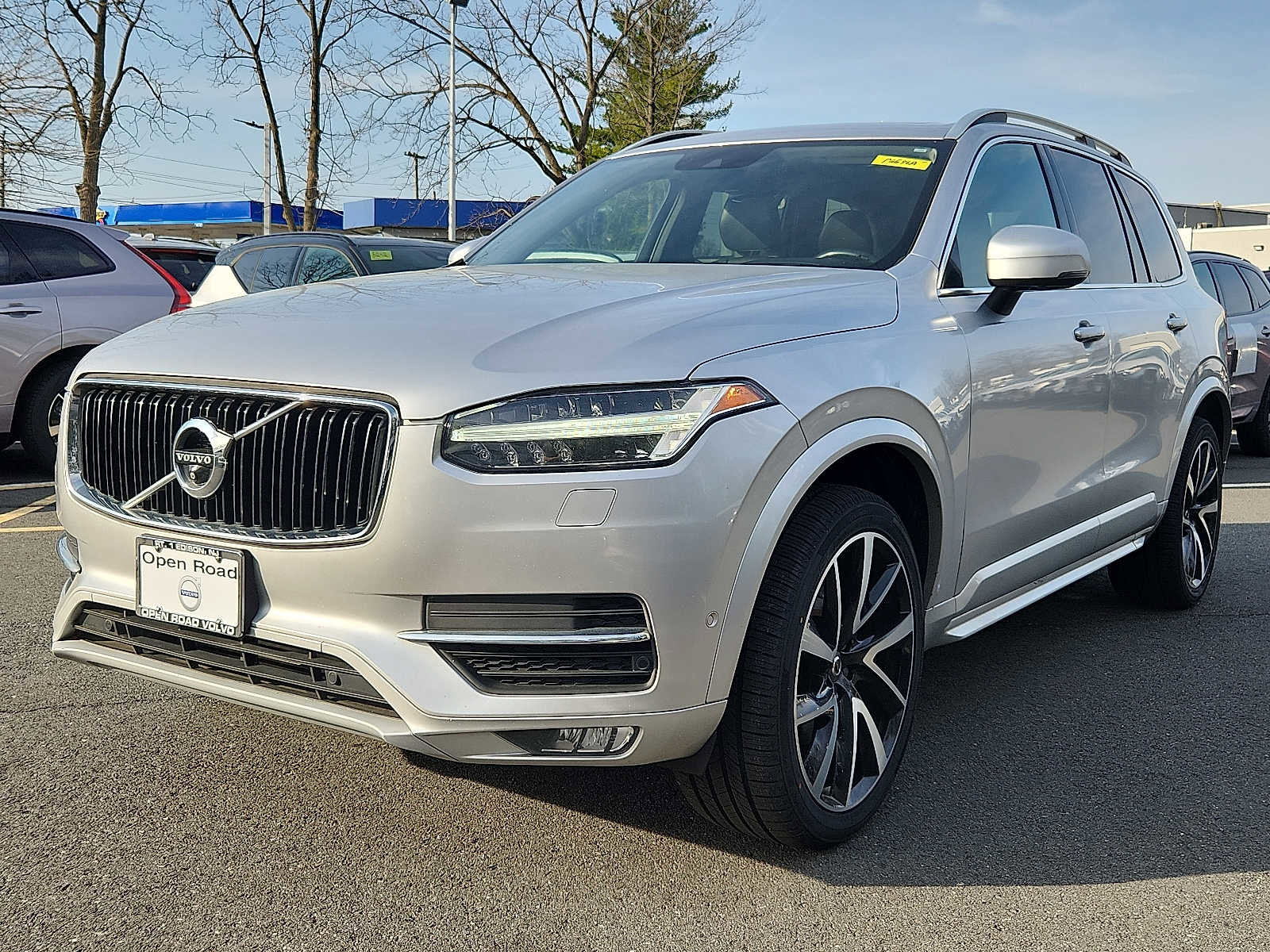 Used 2018 Volvo XC90 T6 Momentum w/ Convenience Package image 3