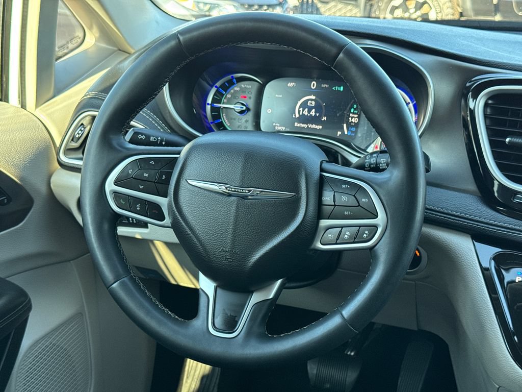 Used 2024 Chrysler Pacifica Limited FWD image 23