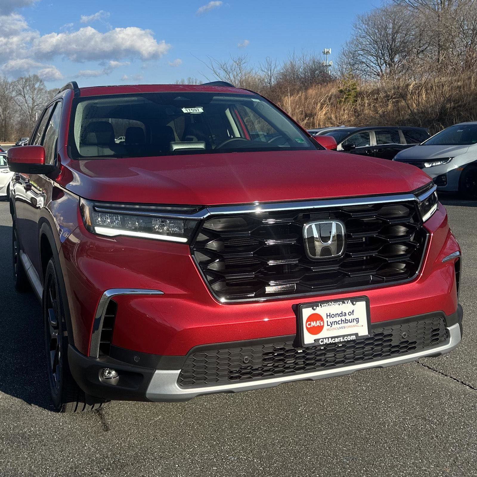 New 2025 Honda Pilot Touring image 7